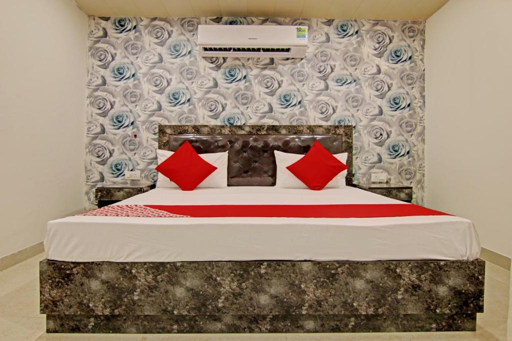 Postel nebo postele na pokoji v ubytování Hotel Welcome Dau Ji
