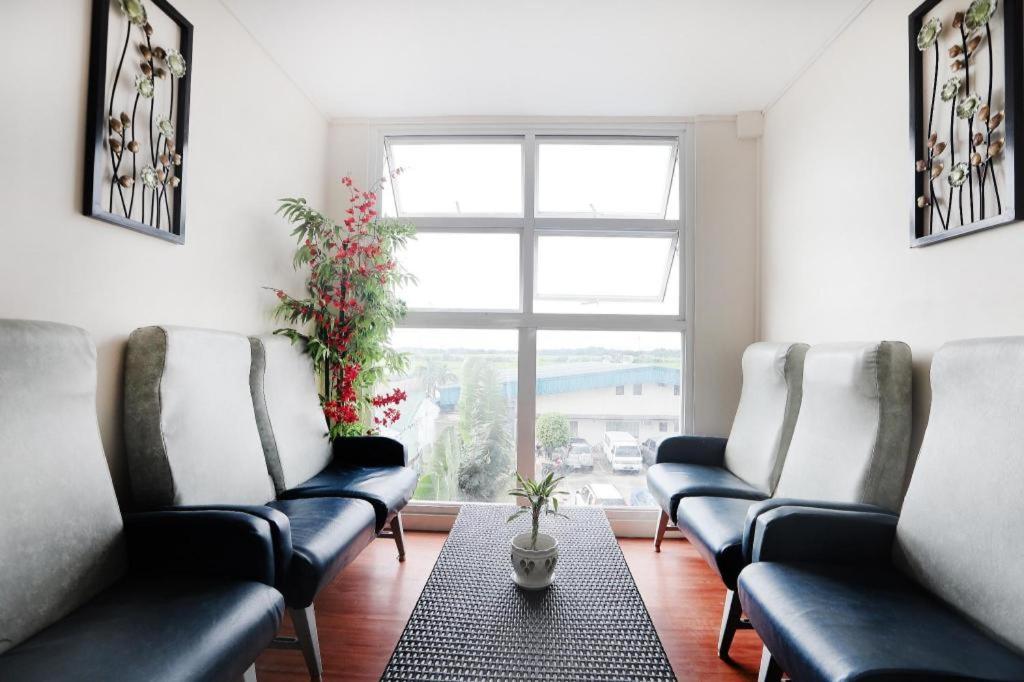 Posezení v ubytování AEROSTOP HOTEL & RESTAURANT