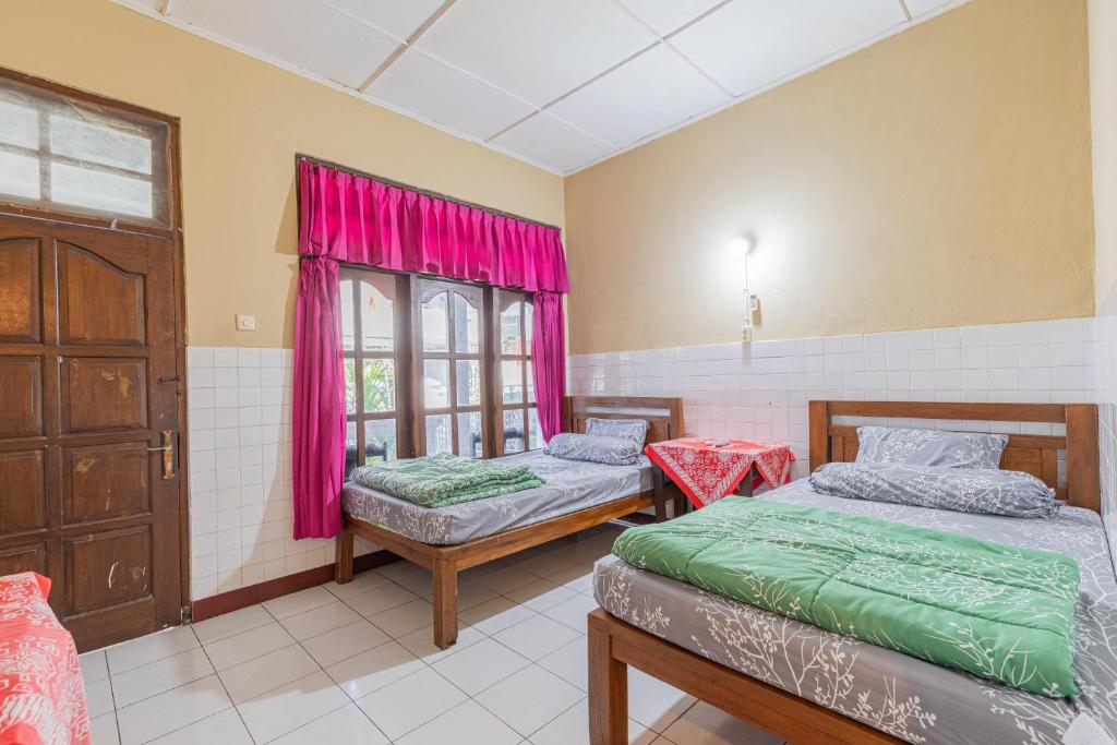 Postel nebo postele na pokoji v ubytování Tilamsari Hotel