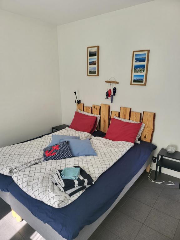 Postel nebo postele na pokoji v ubytování Strandhuset i Abbekås