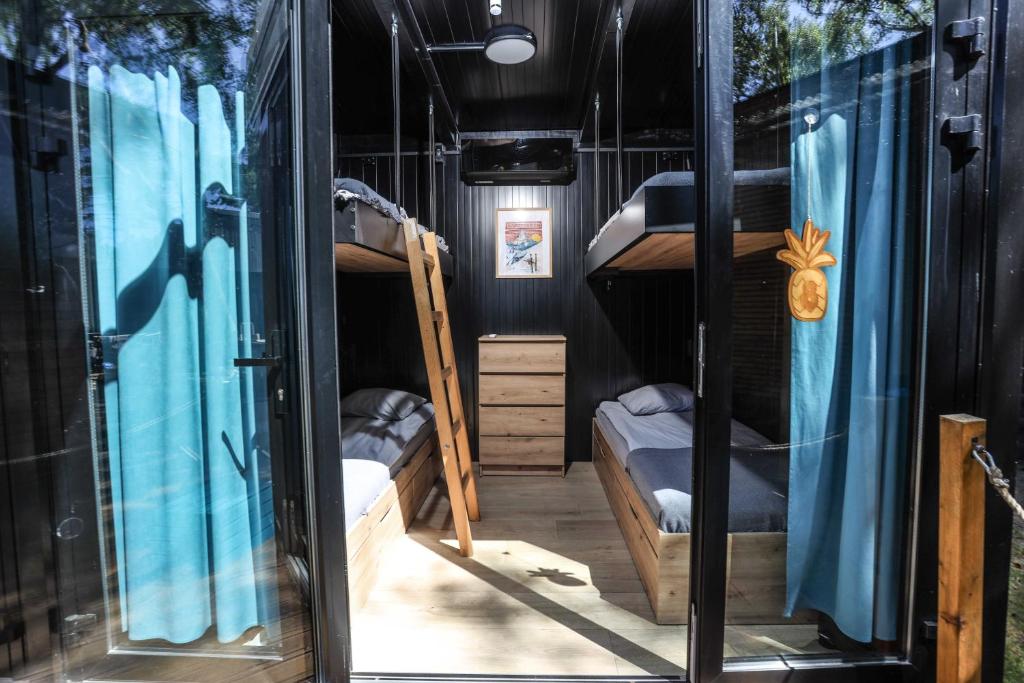 Klimatyzowane Surf Domki - Maszoperia Sun4Hel - Letnia Baza SnowShow na Półwyspie Helskim - 7