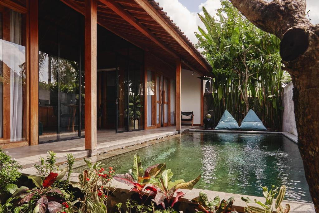 Πισίνα στο ή κοντά στο 2BR Villa - hidden gem in Seseh, Canggu