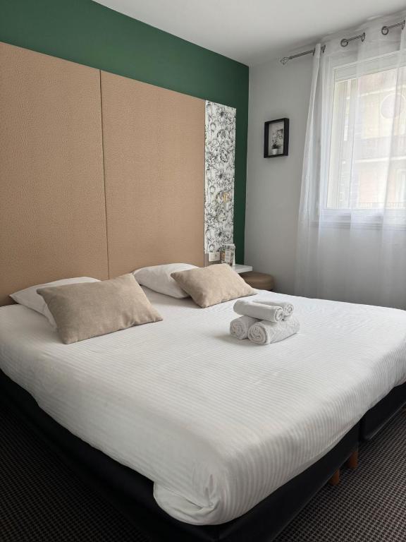 Postel nebo postele na pokoji v ubytování L'Hôtel Bristol