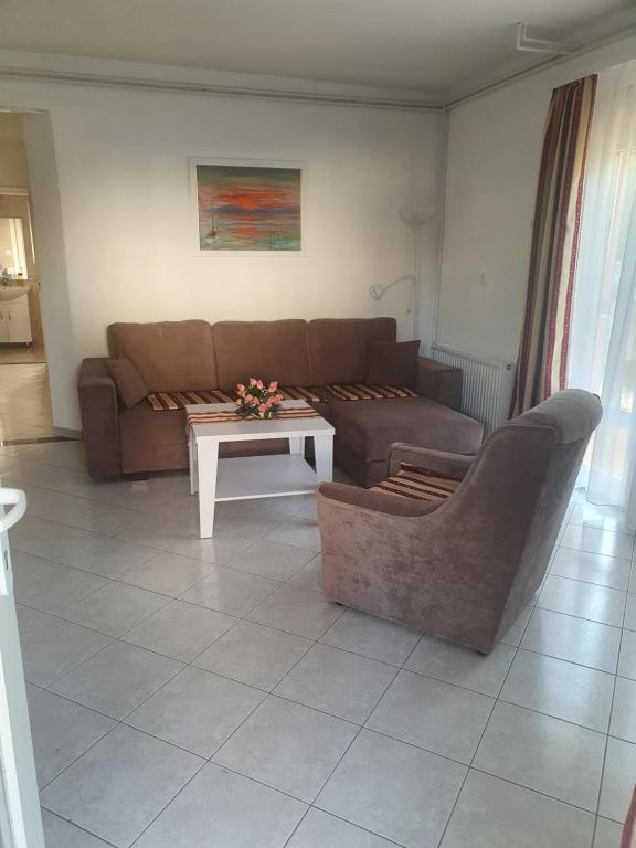 a living room with a couch and a table at Edit apartman in Zamárdi