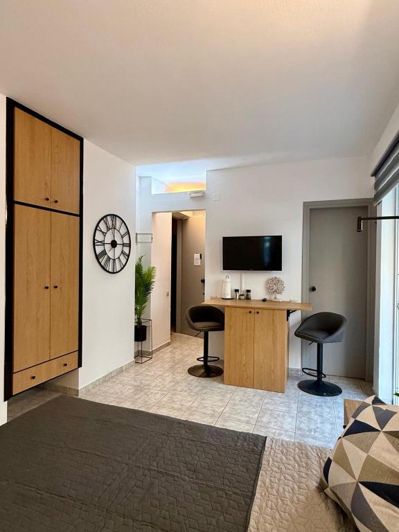 Μια τηλεόραση ή/και κέντρο ψυχαγωγίας στο Central Single Room 2nd Floor