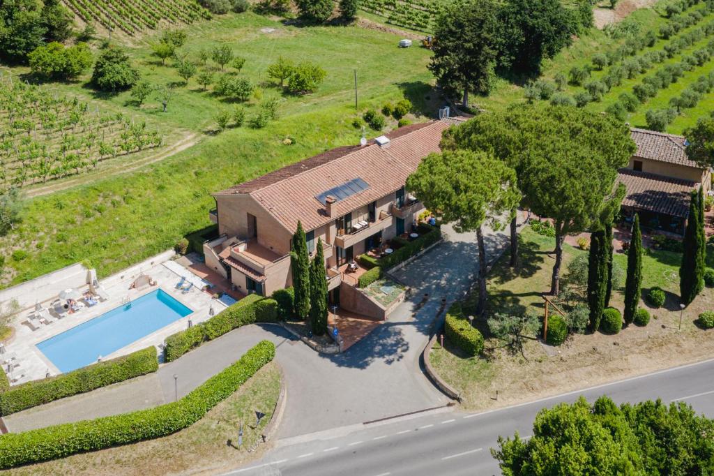 Bazén v ubytování Hotel Le Colline nebo v jeho okolí