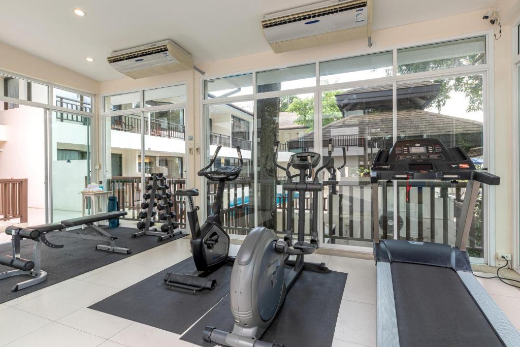 Fitness centrum a/nebo fitness zařízení v ubytování Patong Lodge Hotel - SHA Extra Plus