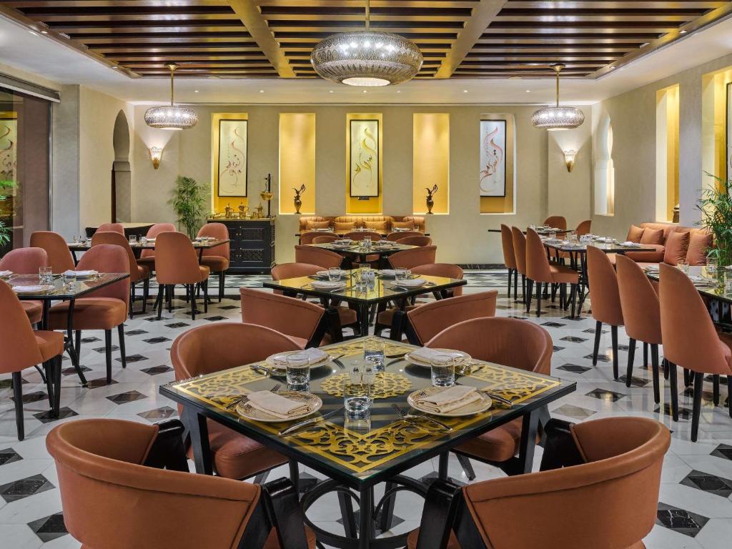 Posezení v ubytování Sofitel Cairo Nile El Gezirah