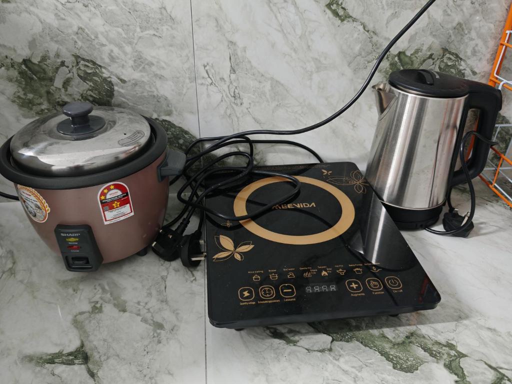 Kemudahan buat kopi dan teh di HOMESTAY DATUL BANTING #5, 1bilik 4-6org, Near Jenjarom, HargaB40, Mvslim shj, #NO TOWEL