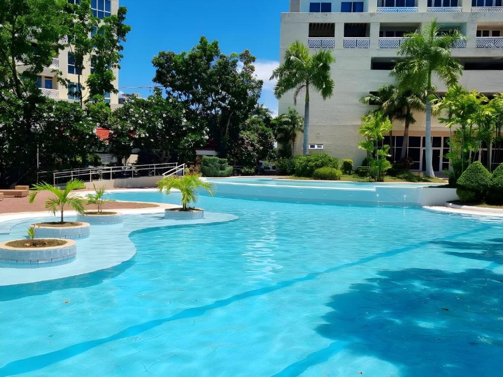 Bazén v ubytování La Mirada Residence , Large 1 bedroom Condo, Beaches , 3 pools, Ocean views, fast WiFi, Netflix, Breakfast included nebo v jeho okolí