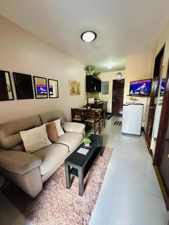 Una cocina o cocineta en UNIT 1 2BR Apartment with Gated and Open Parking