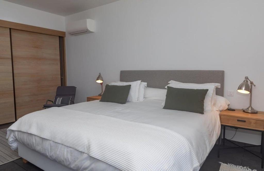 Postel nebo postele na pokoji v ubytování Best Flat in Corossol with Ocean Views
