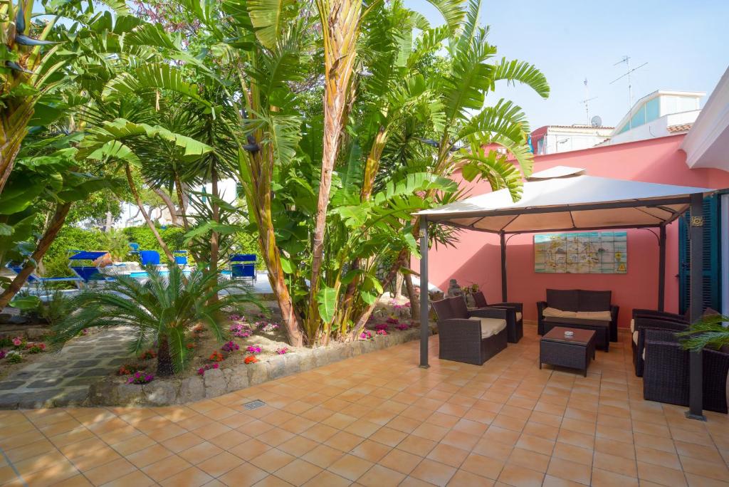 Jardín al aire libre en Albergo Italia - Beach Hotel