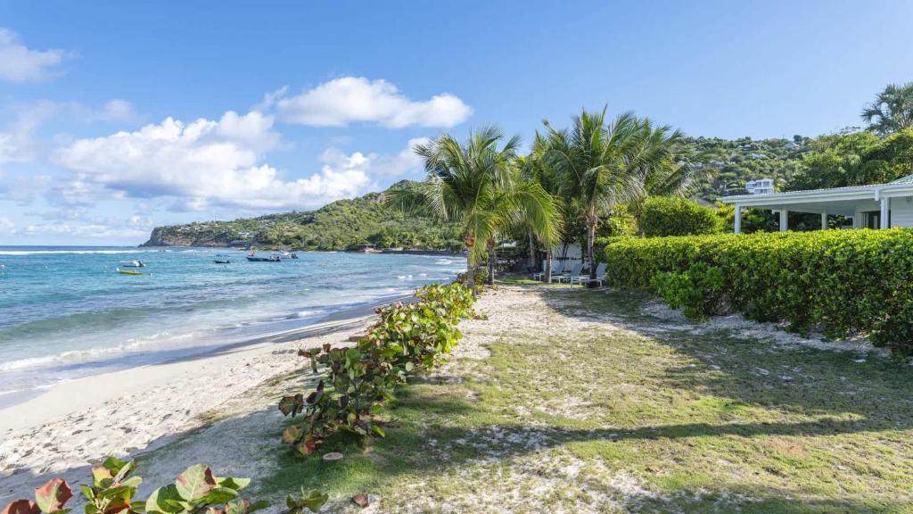 Relaxing Beach Living Villa in Lorient Beach