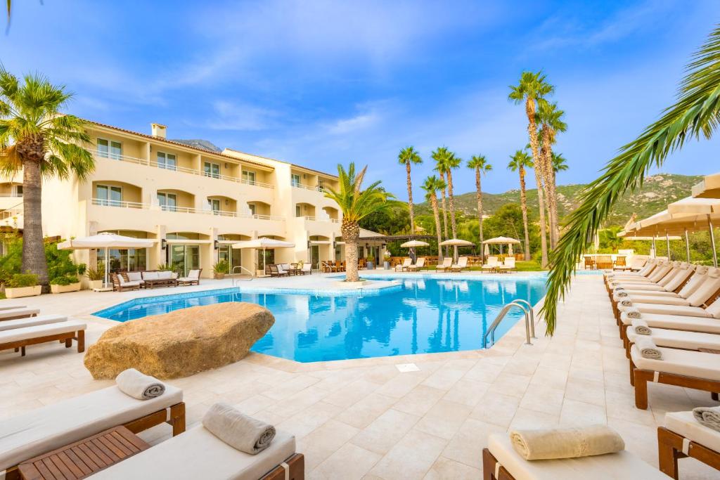 Bazén v ubytování Hotel Corsica & Spa Serena nebo v jeho okolí