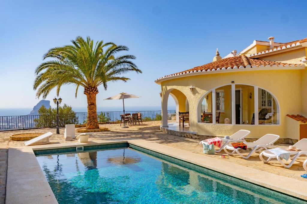 Swimmingpoolen hos eller tæt på Villa Alicia - PlusHolidays