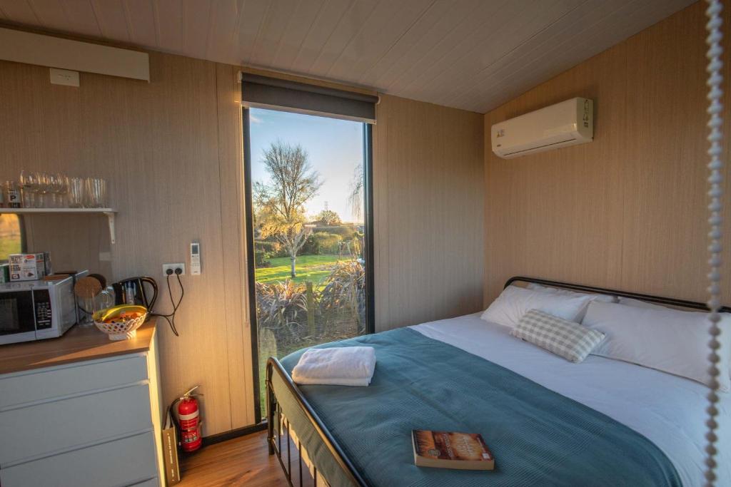 Maungakawa Hill by Tiny Away - Resim 4