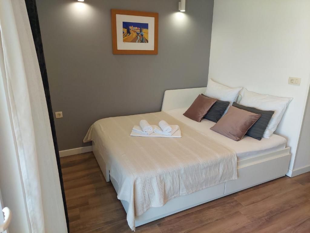 Postel nebo postele na pokoji v ubytování APARTMANI KUJUNDŽIĆ