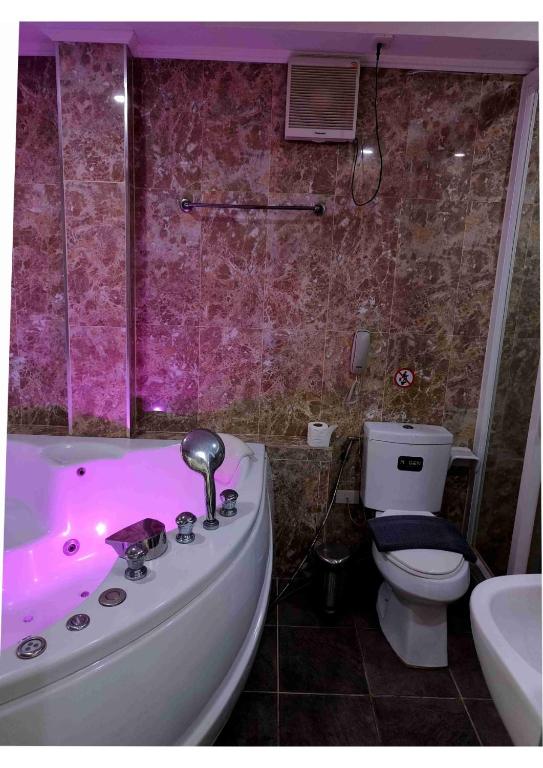 Titanic Residence-7 minute walk to the Beach - Resim 42