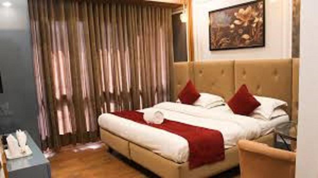 Postel nebo postele na pokoji v ubytování Jet Fox by Aero View Hotel, Delhi Airport
