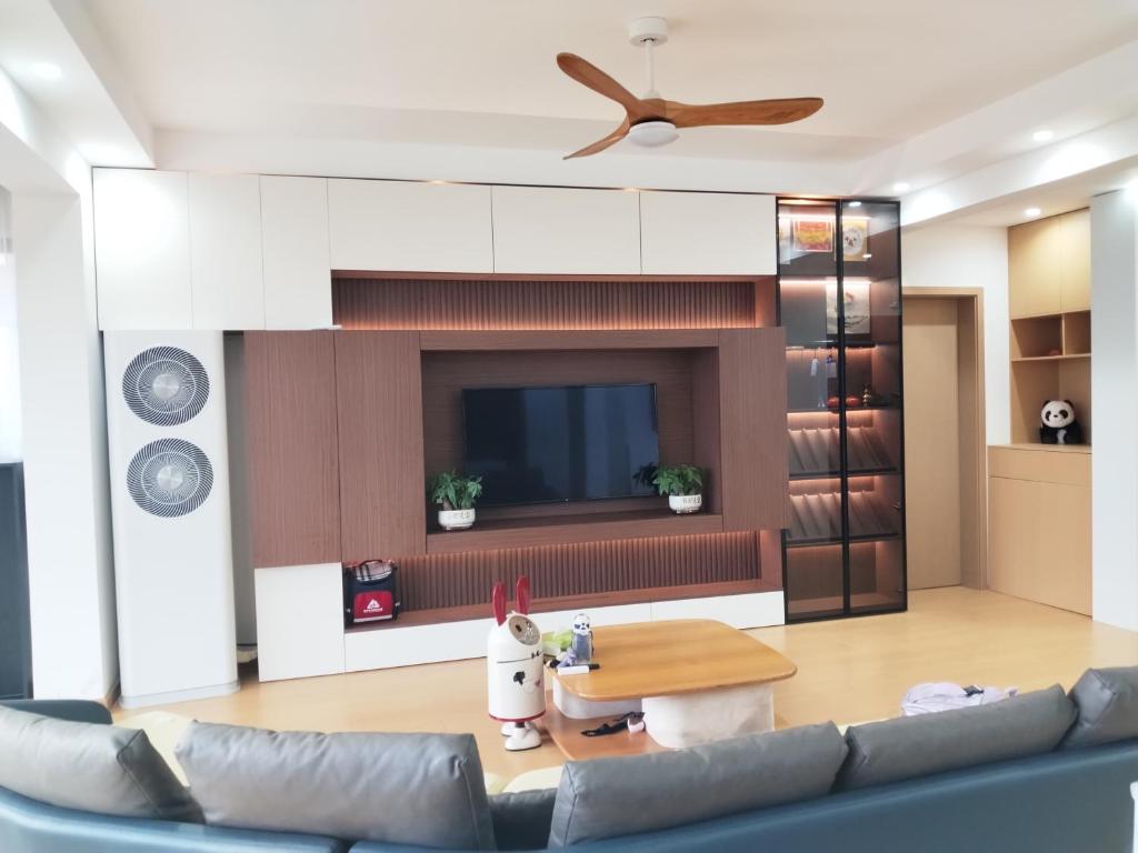 TV a/nebo společenská místnost v ubytování Whale House