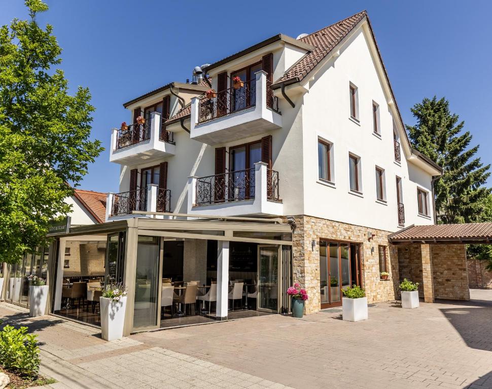 Budova, kde se hotel nachází