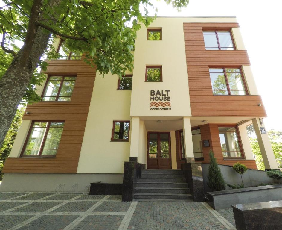 a building with the front entrance to a bat house at BaltHouse Apartments in Jūrmala