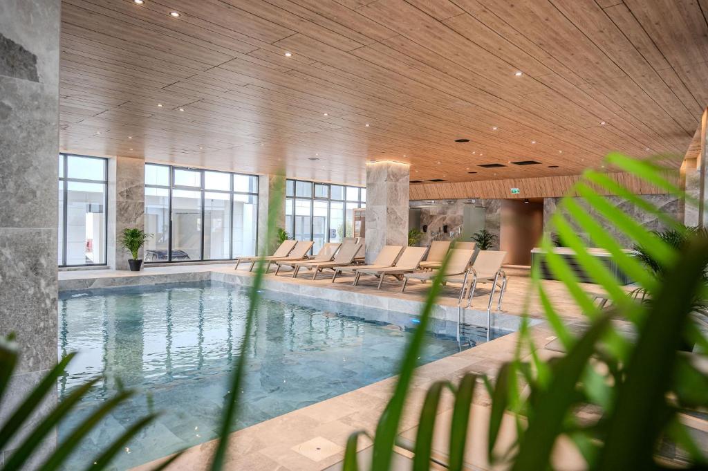 Curated visual reference: Gallery Detail: Nord Luxury Apartment In Odyssey Spa Pool Parking Mamaia Updated