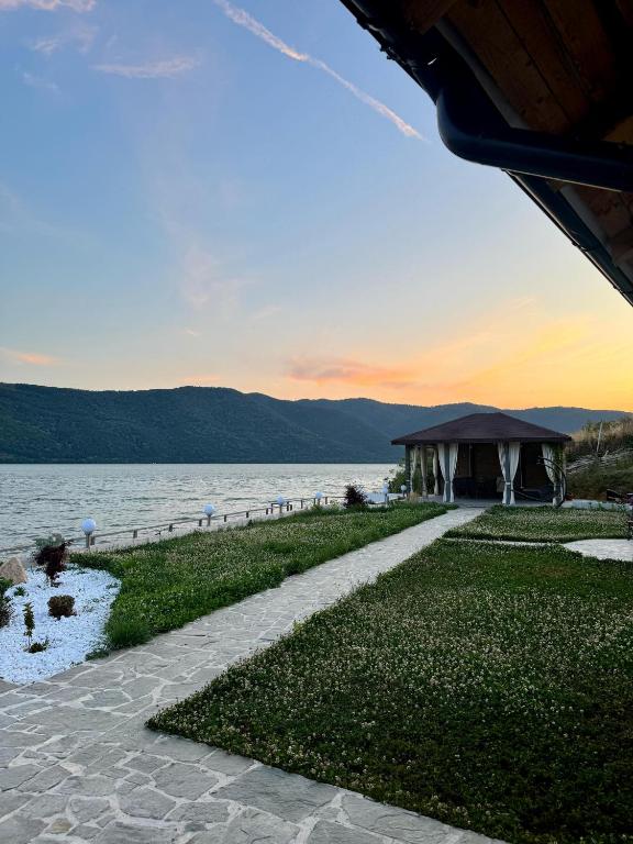 a building next to a large body of water at Casa Elaria in Sviniţa