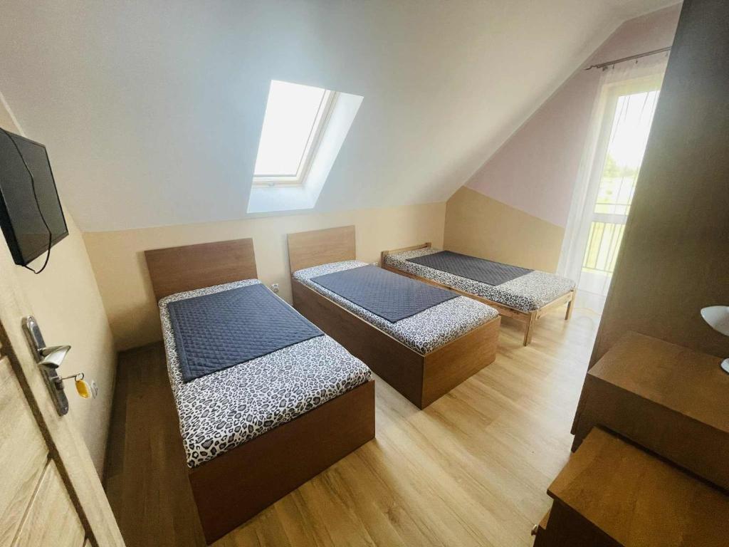 Postel nebo postele na pokoji v ubytování Orzechowy Raj Lechówek