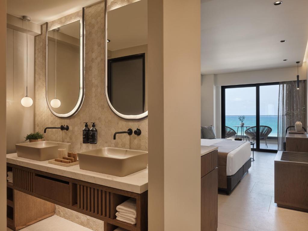 
Deluxe Room with Panoramic Sea View
