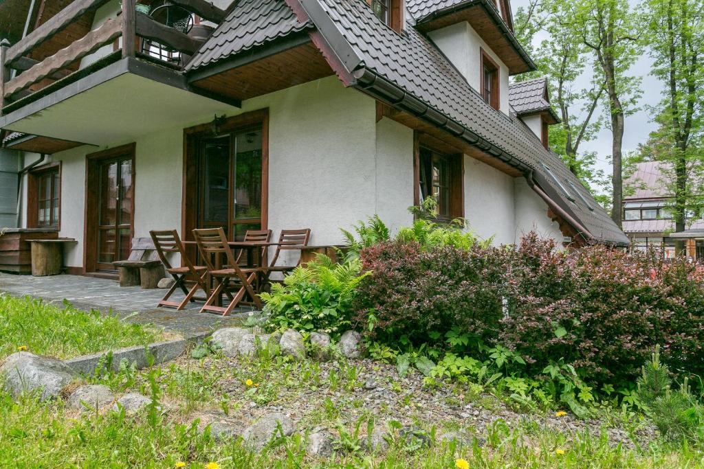 Vonkajšia záhrada v ubytovaní Apartamenty Zakopane Droga na Bystre 4A