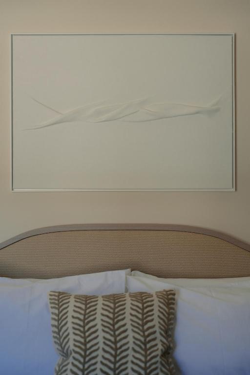 Postel nebo postele na pokoji v ubytování Black Rose Beach Suites