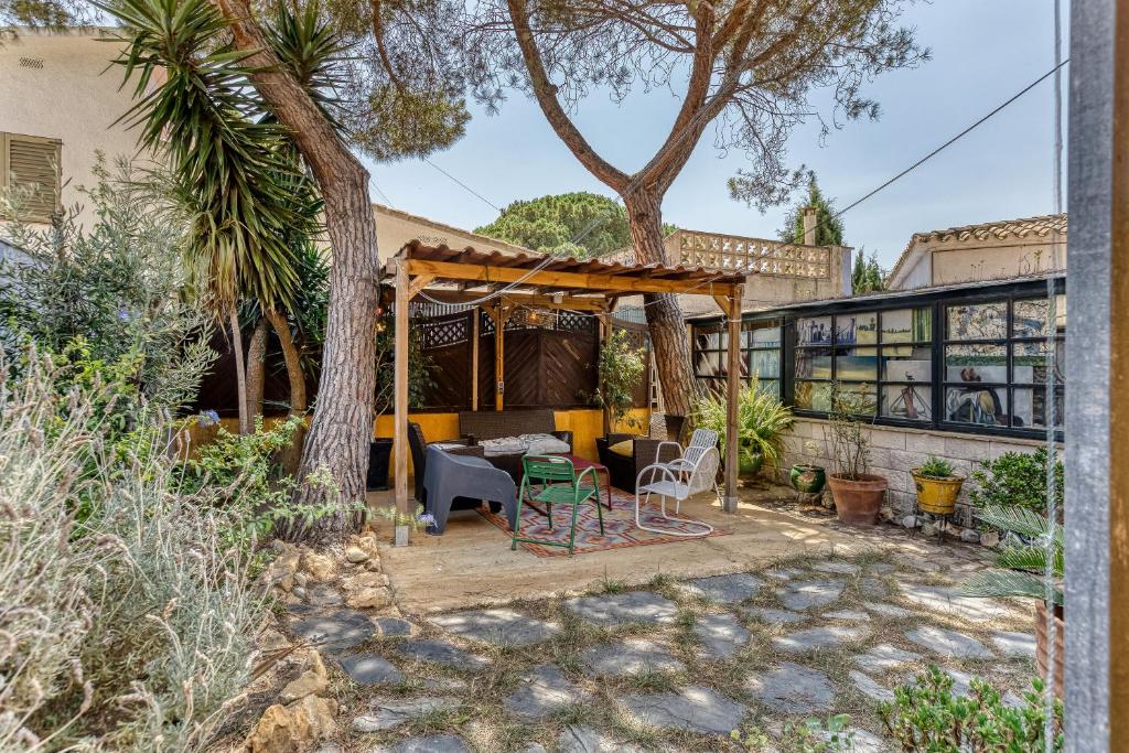 Vonkajšia záhrada v ubytovaní Casa en urb Cala Montgó