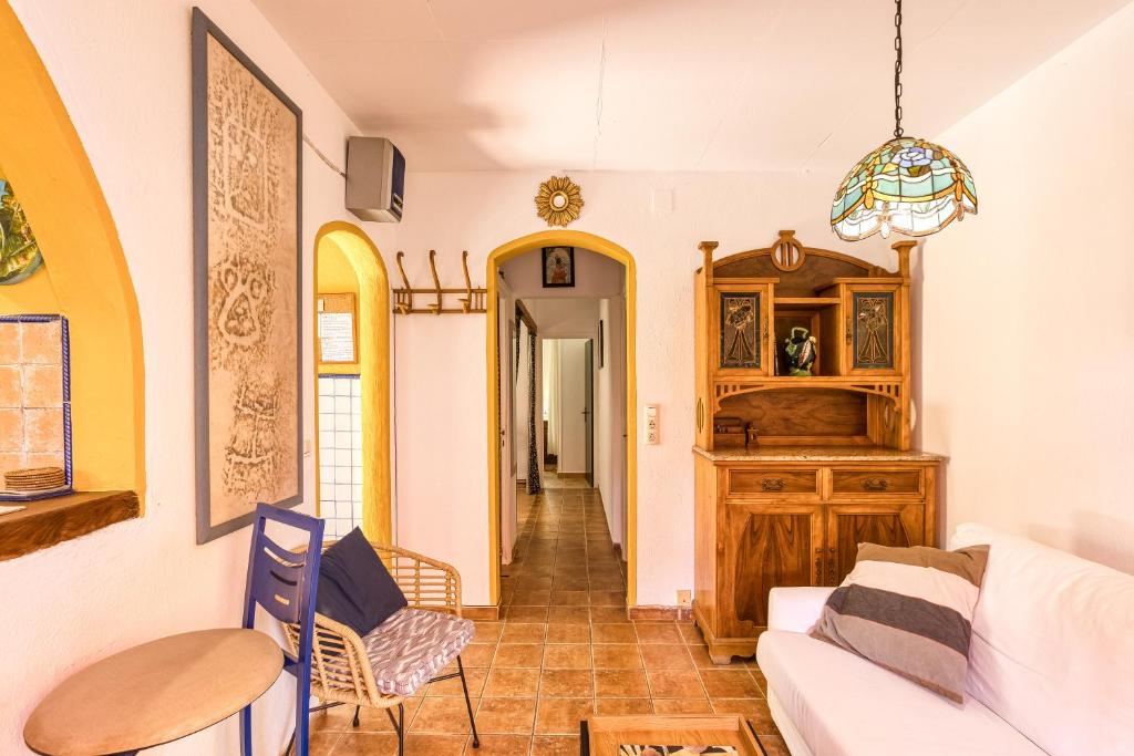 Posedenie v ubytovaní Casa en urb Cala Montgó