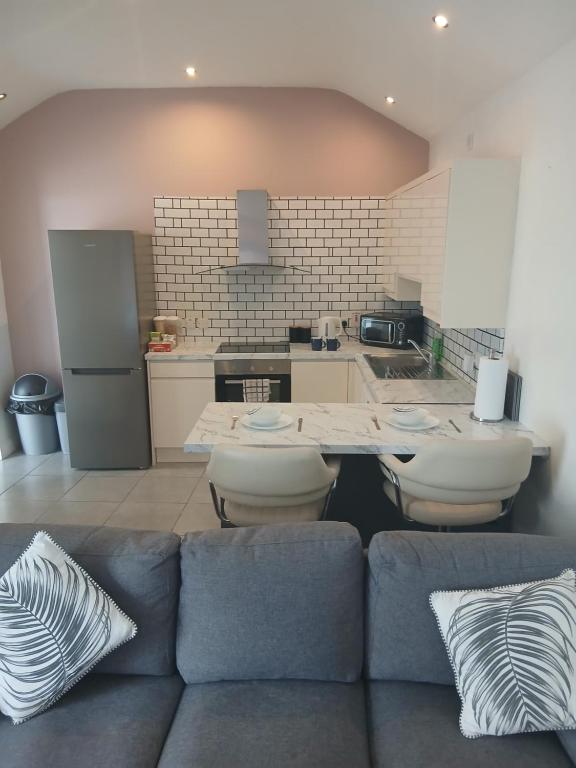 D17 Accommodation - Dublin Airport - Housity