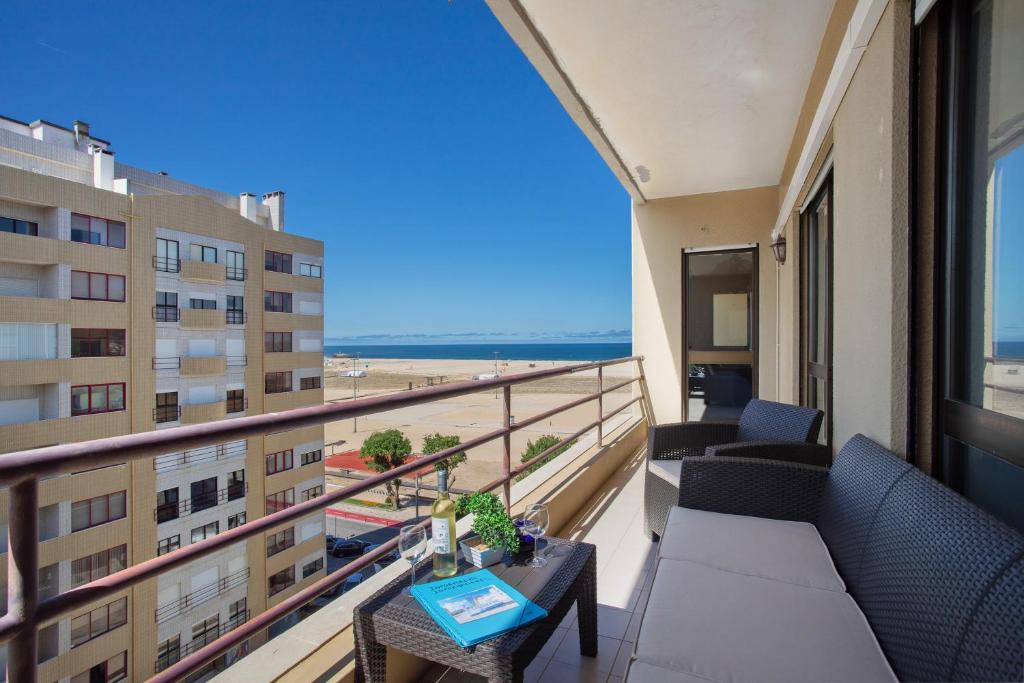a balcony with a view of the ocean from a building at Casa do Mar na Figueira da Foz in Figueira da Foz