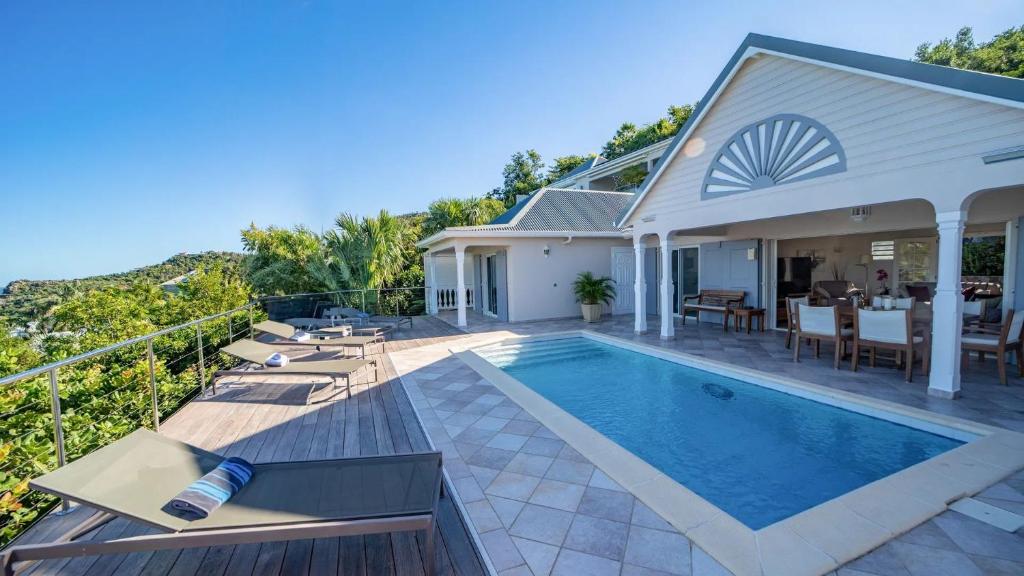 Cozy Caribbean Style Villa with Relaxing Views