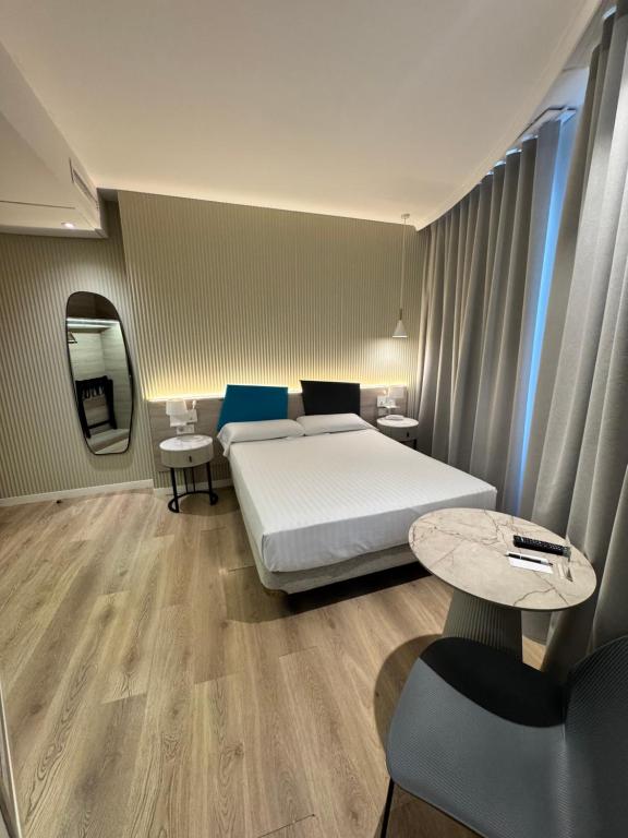 Hotel Mediterraneo Valencia - Resim 8