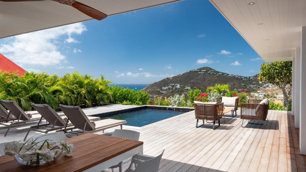 Lovely Decorated Villa with Ocean View