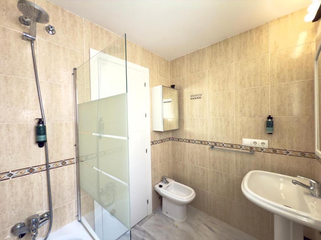 Kúpeľňa v ubytovaní Casa adosada Artola Marbella - Piscina privada