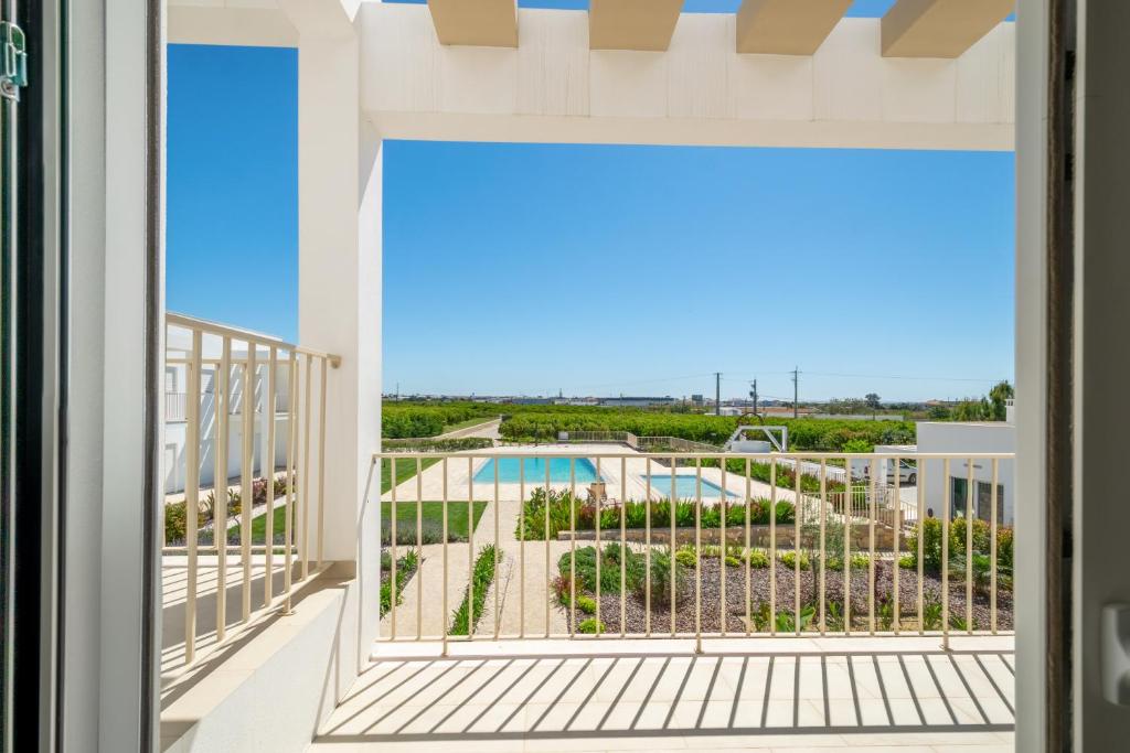 a balcony with a view of a pool at Quinta de Bela-Mandil in Olhão