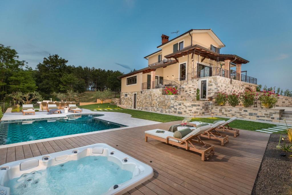 Casa con piscina y casa en Villa Clara by Villsy, en Motovun