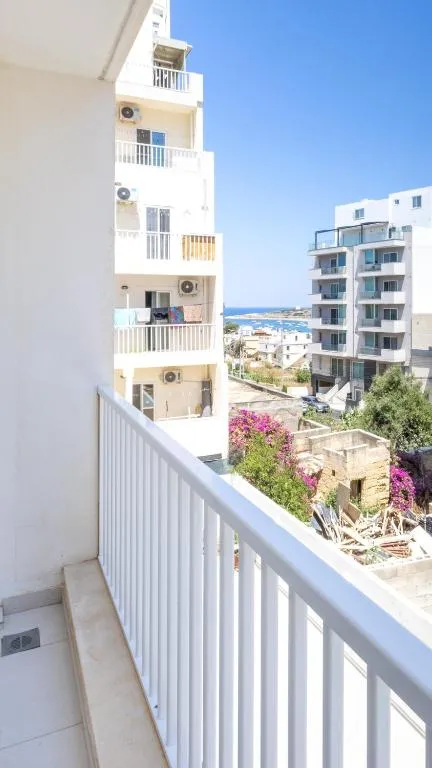 Central 3BR With Terrace - Sleep 6 by QuickTrips