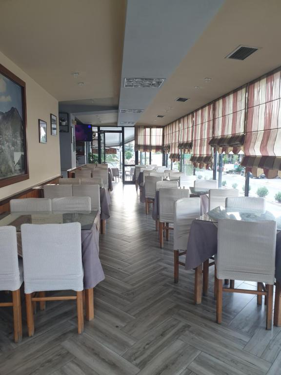 Restaurace v ubytování Qiqi Hotel
