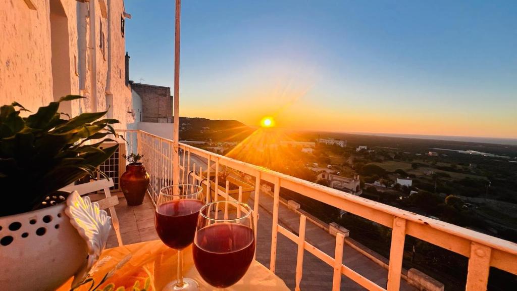 A balcony or terrace at Stellaris Suite con Jacuzzi Vista Mare