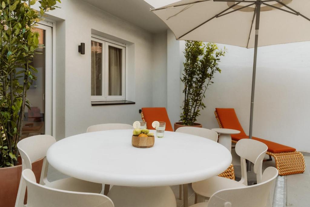 Via Monte Apartments by Olala Homes - 2