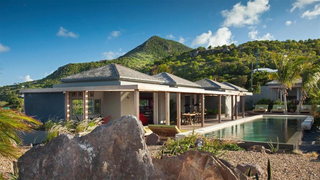 Tranquil Villa With Alfresco Dining Space