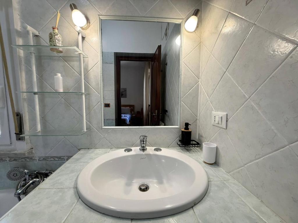 Koupelna v ubytování Casa vacanze Ciachea Home - Villa Accogliente con BBQ, Giardino e Parcheggio , A due Passi Da Palermo & Aereoporto