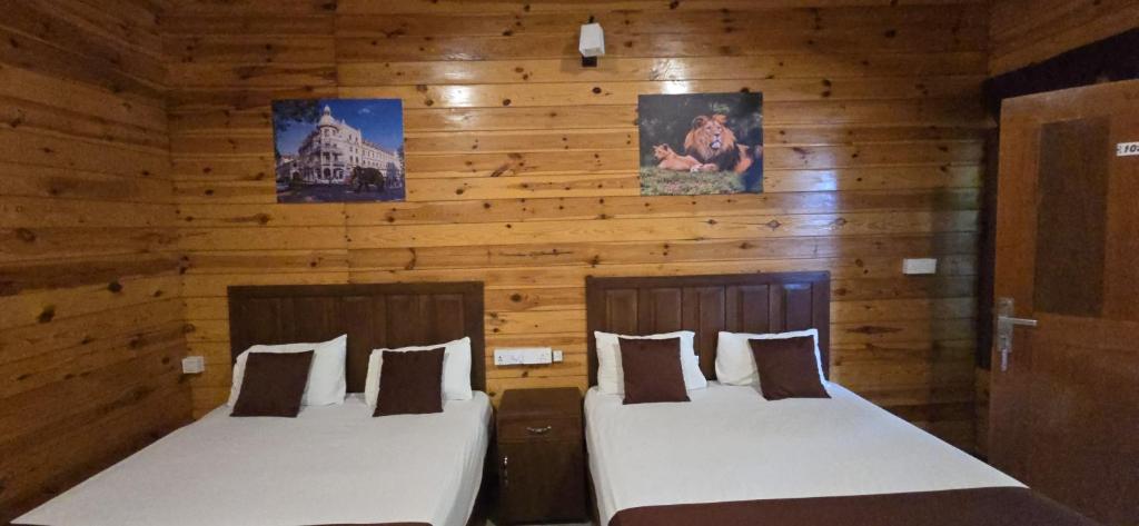 Postel nebo postele na pokoji v ubytování Elvis Beach Resort